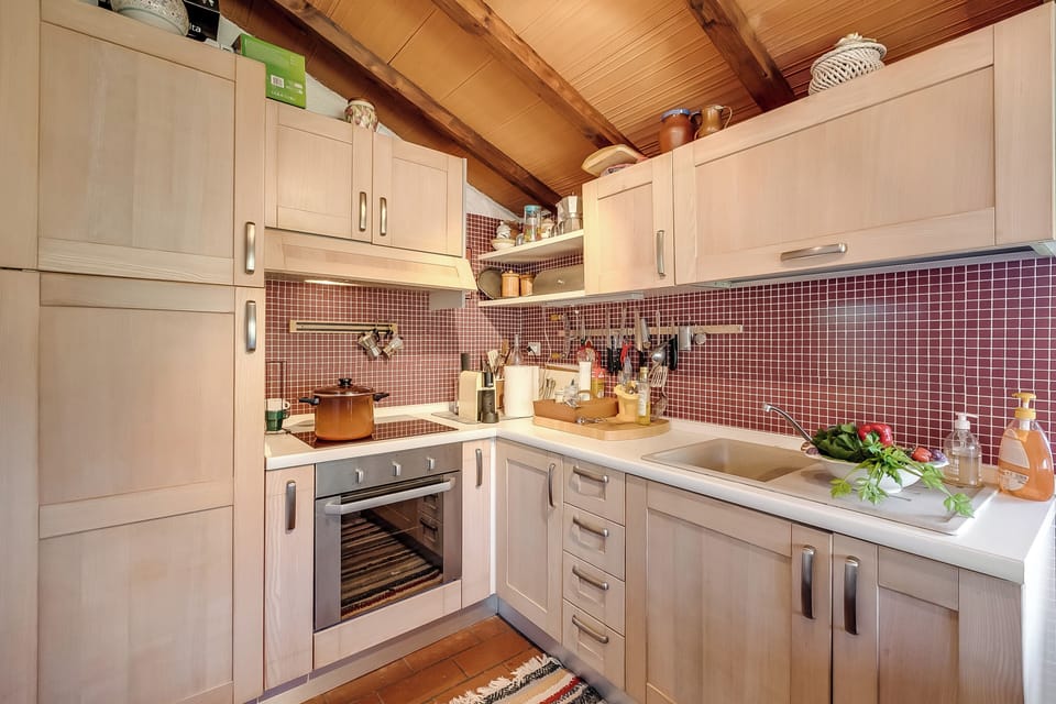 Standard House, Multiple Bedrooms, 2 Bathrooms (Family Friendly Rosa House Amazing) | Private kitchen | Fridge, oven, stovetop, coffee/tea maker