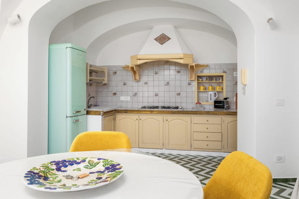 Panoramic House | Private kitchen | Full-size fridge, microwave, stovetop, espresso maker