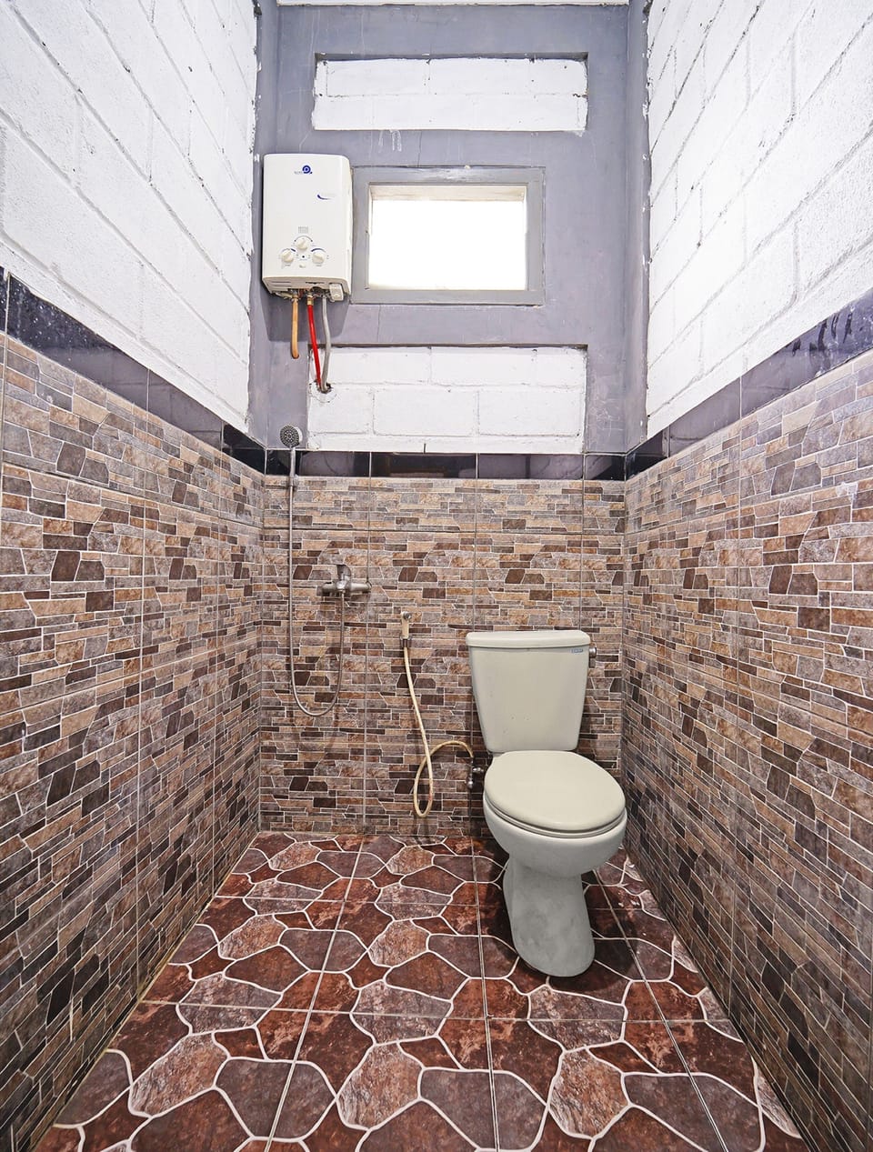 Basic Double Room | Bathroom | Shower, towels