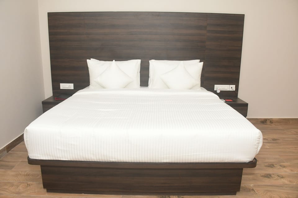 Deluxe Room | Soundproofing, rollaway beds, free WiFi, bed sheets