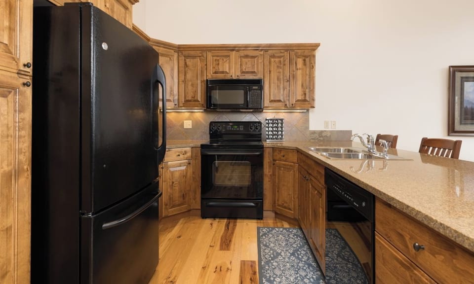 Alpenglow 22B kitchen3