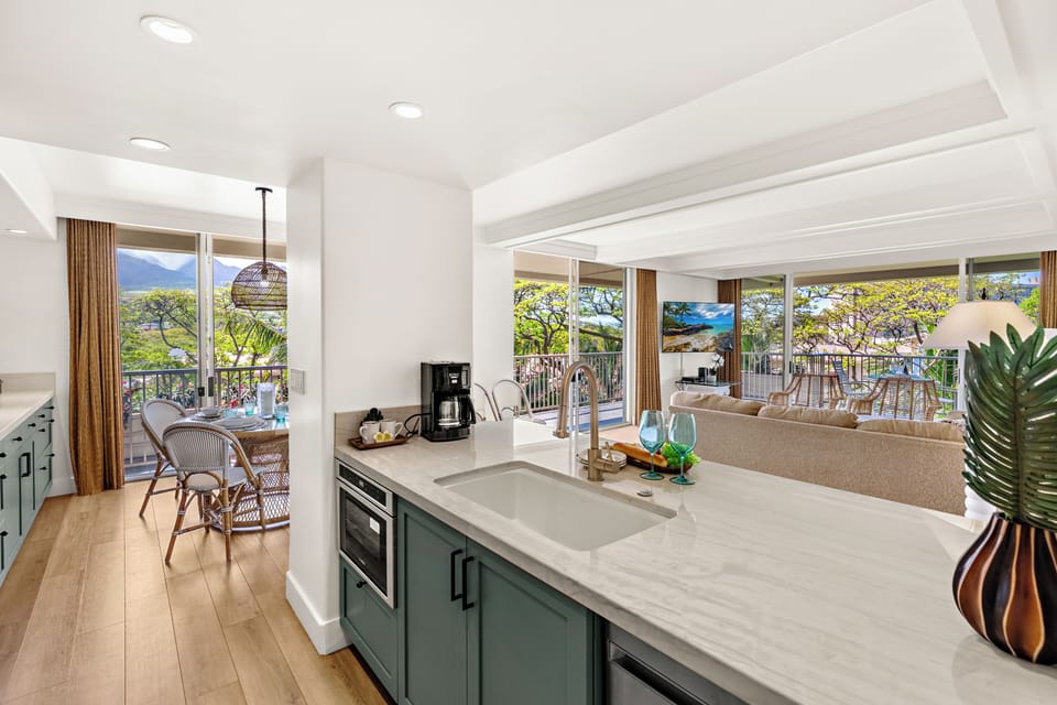 Enjoy casual island dining in this bright, beautifully updated space designed for comfort, connection, and relaxed resort living.