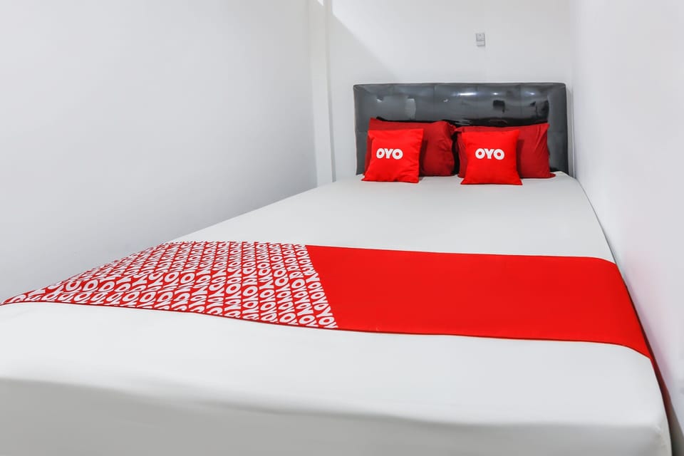 Standard Double Room | Desk, laptop workspace, WiFi (free), bed sheets