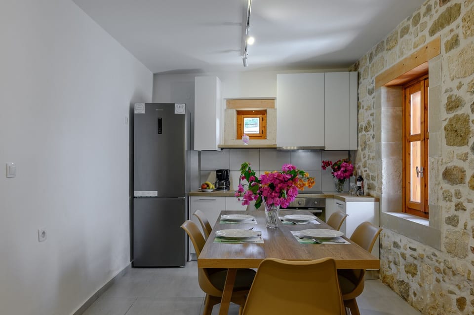 Beautiful villa, Private pool,Near tavern & minimarket,Maroulas,Rethymno,Crete