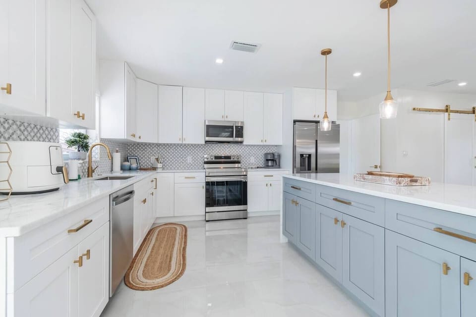Chef inspired kitchen fully equipped for stays