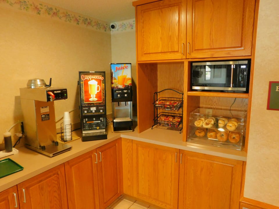 Free daily continental breakfast