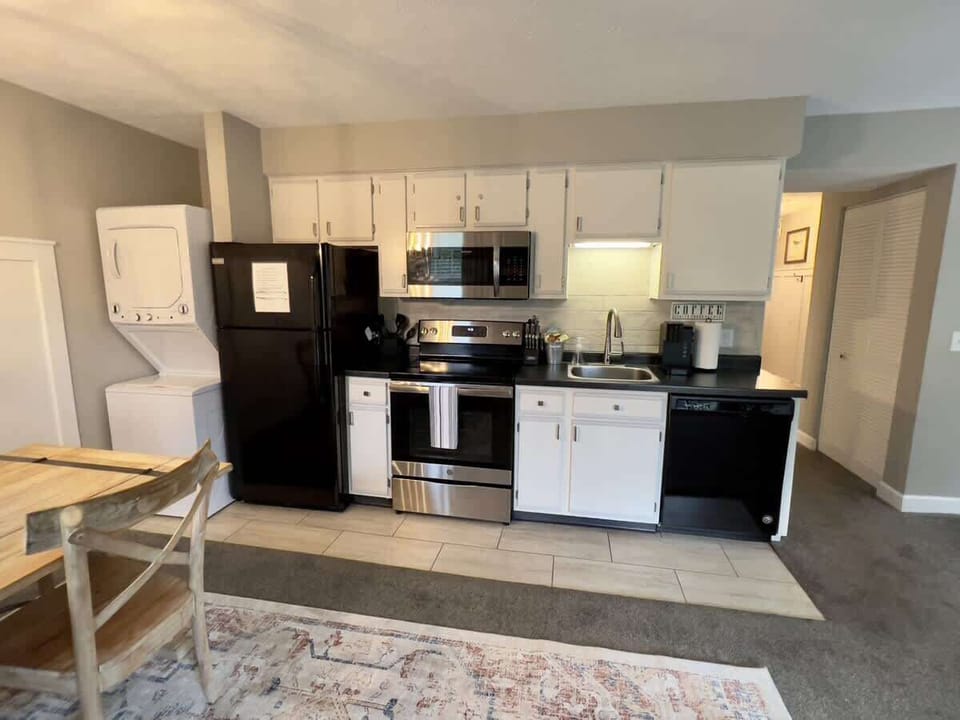 Full size kitchen with washer/dryer combo. Keurig and drip coffee maker