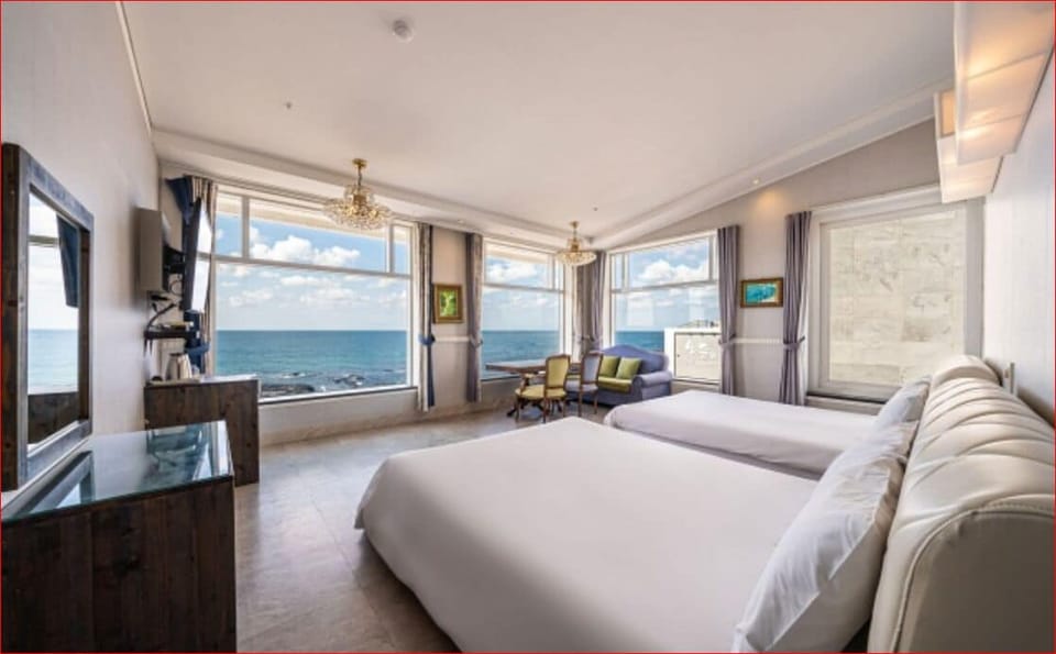 Ocean Suite B (No Bathtub) | Premium bedding, free WiFi