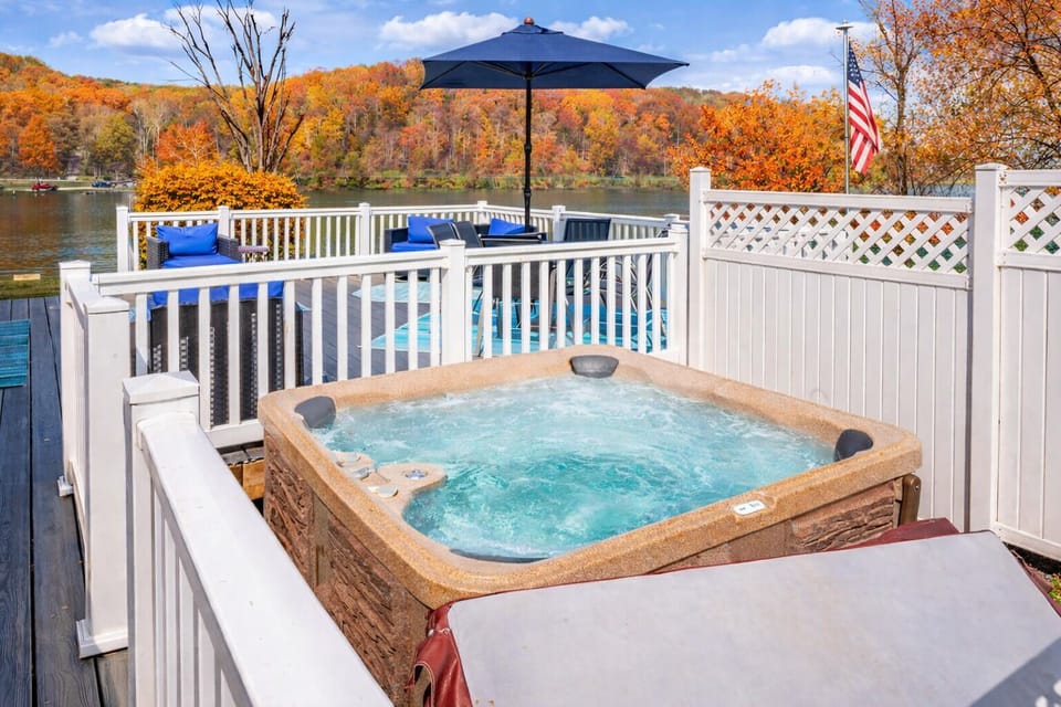 Autumn view of hot tub at Lake Front Oasis