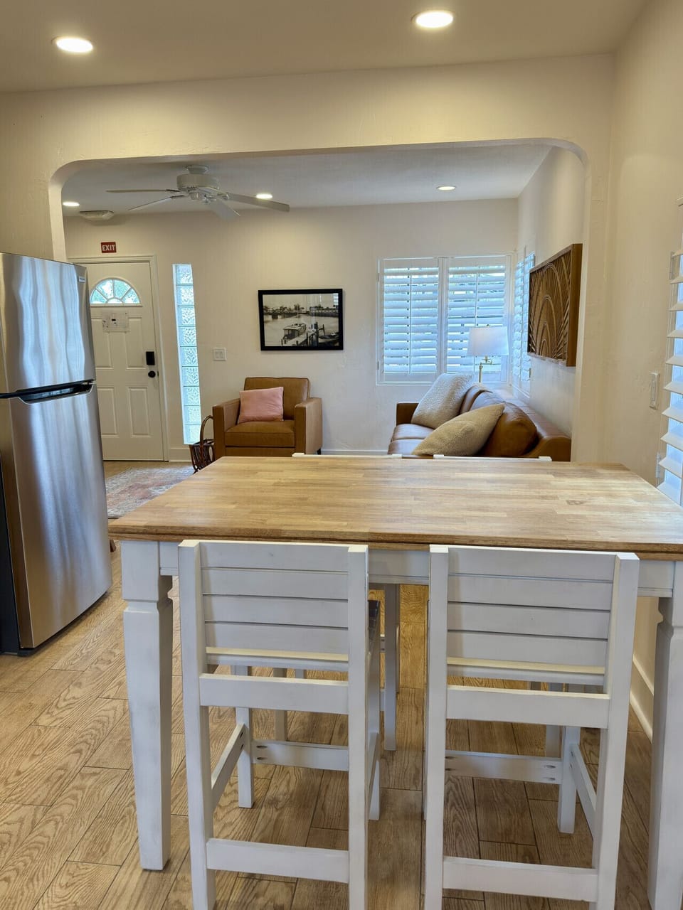 Full Size Refrigerator, kitchen table can seat 4-6