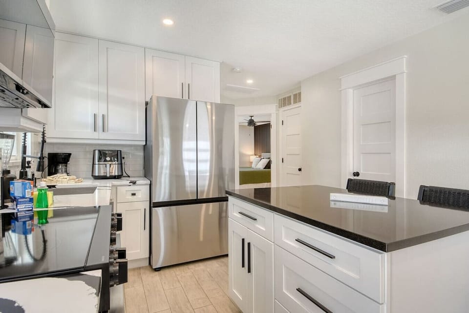 fully stocked kitchen and breakfast bar