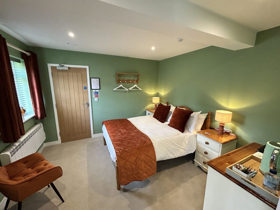 Superior Double Room, Ensuite (Ground Floor) | Iron/ironing board, free WiFi, bed sheets