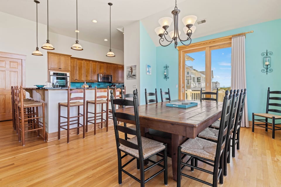 Dining Area - Top Level