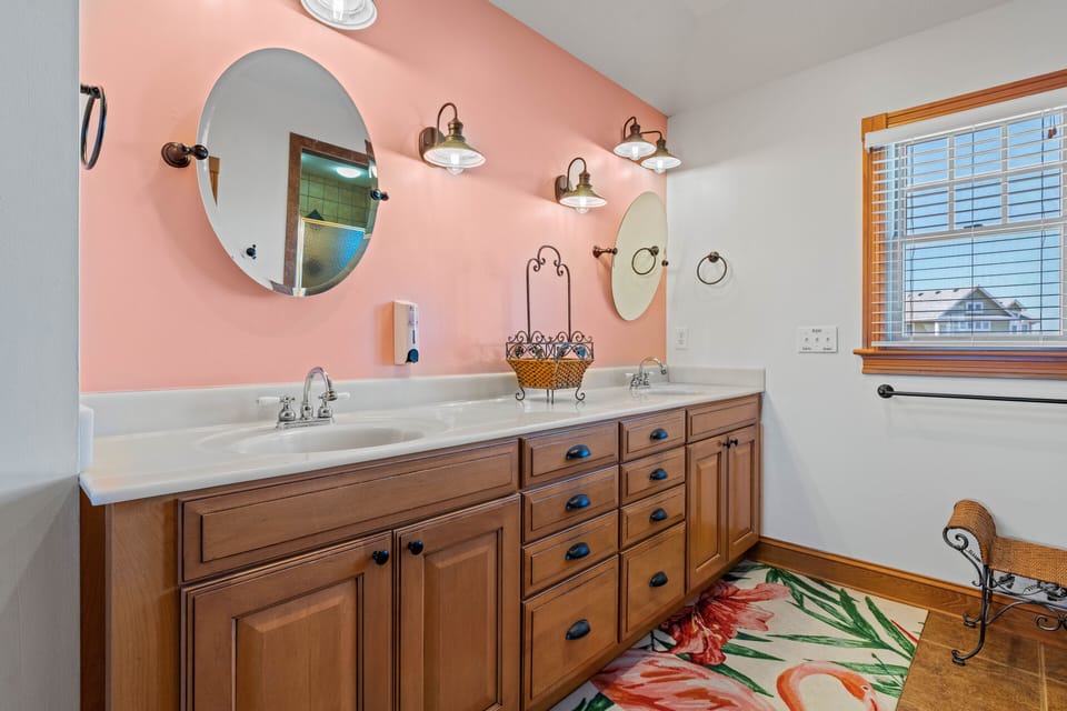 King Master Bath - Top Level