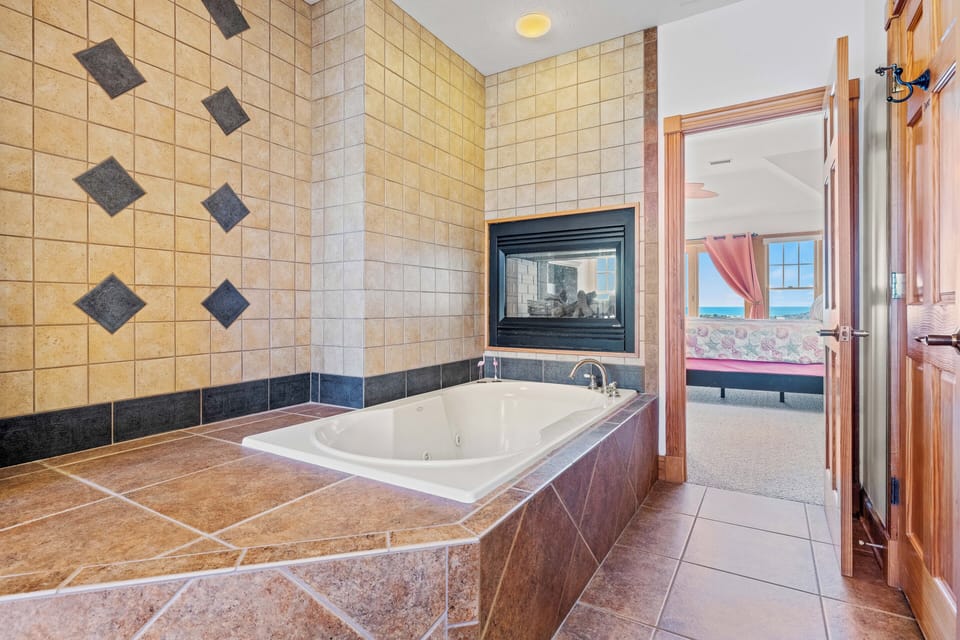 King Master Bath - Top Level