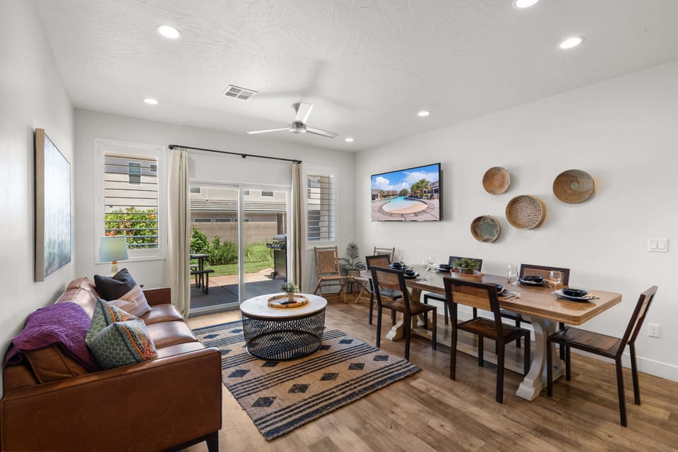 523 Living/Dining Room