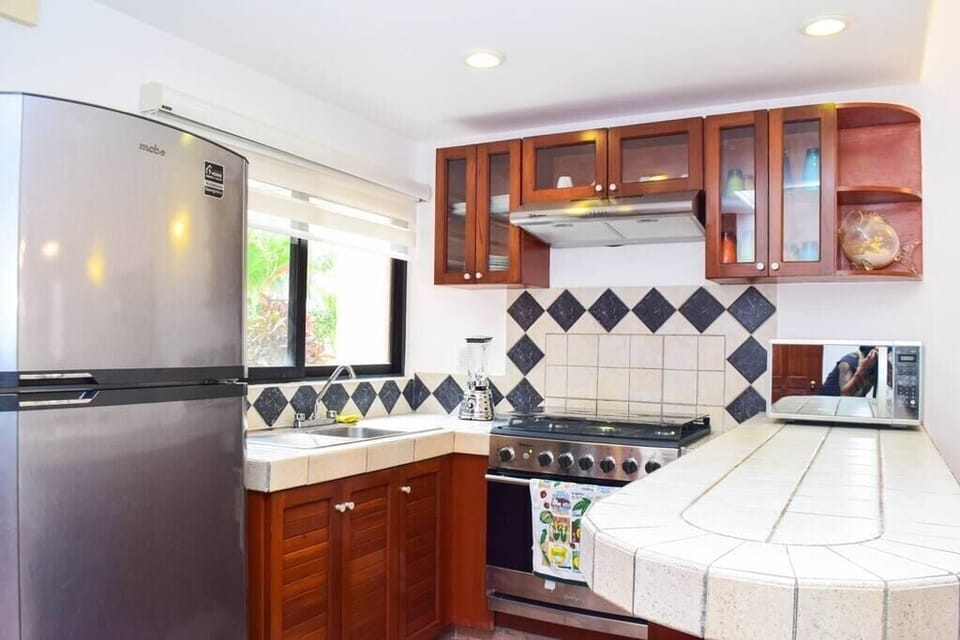 Fully equipped kitchen / Cocina completamente equipada