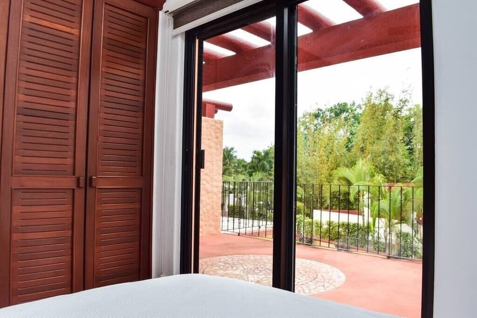 room 3 balcony / balcon de la recamara 3