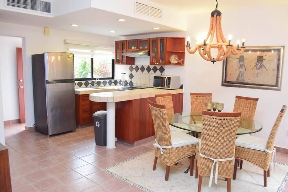 Fully equipped kitchen / Cocina completamente equipada