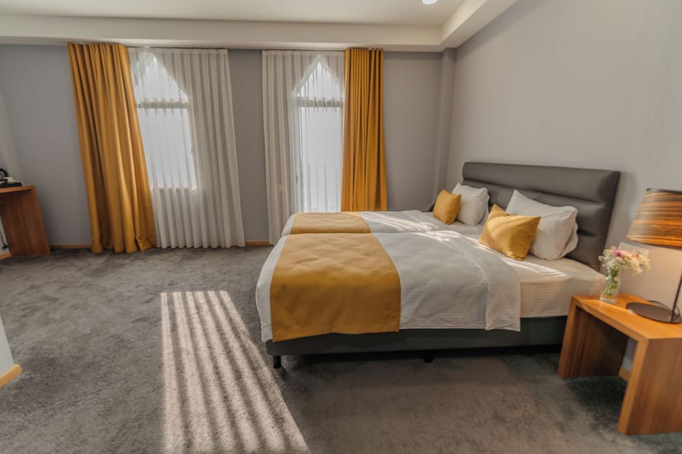 Standard Twin Room | Hypo-allergenic bedding, minibar, free WiFi, bed sheets