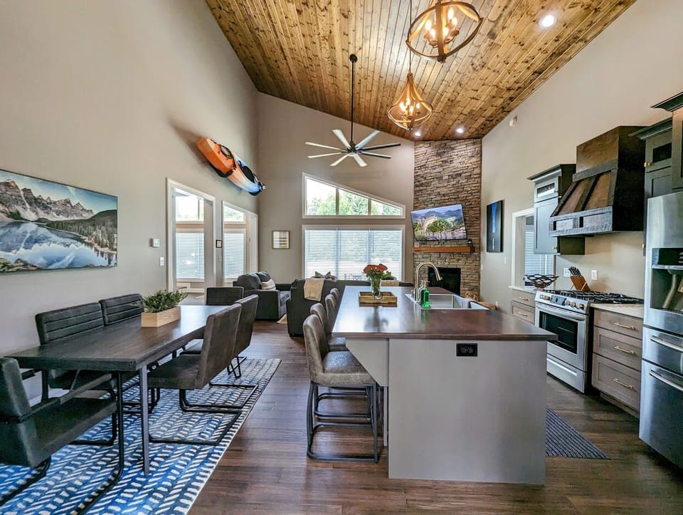 Open Kitchen/Dining