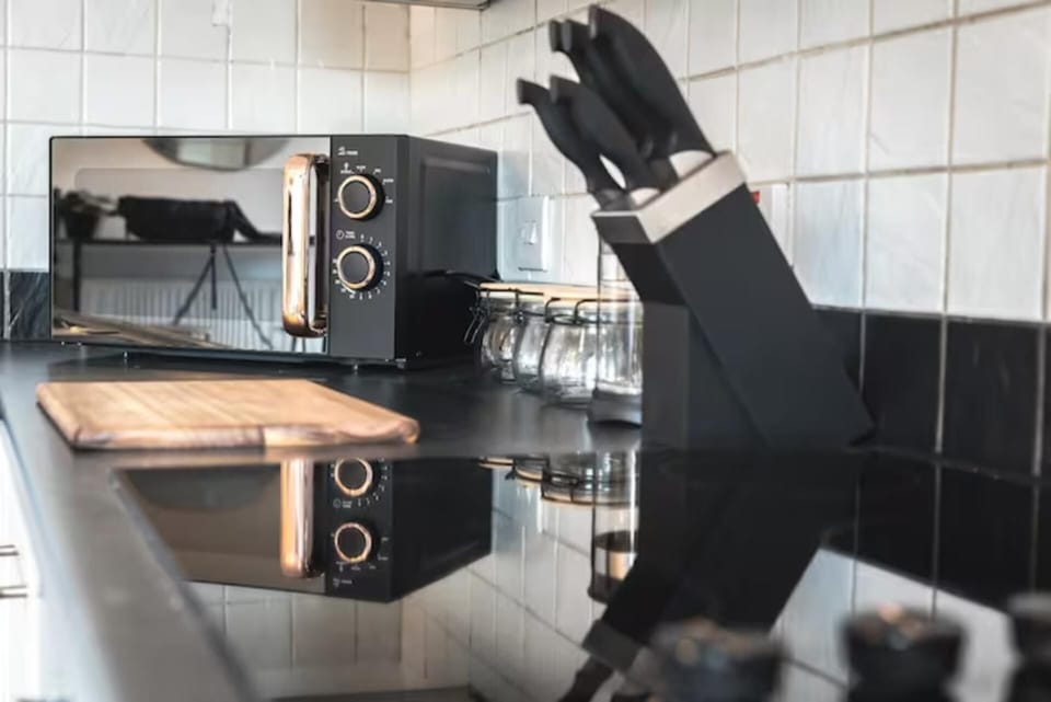Apartment | Private kitchen | Fridge, microwave, oven, stovetop