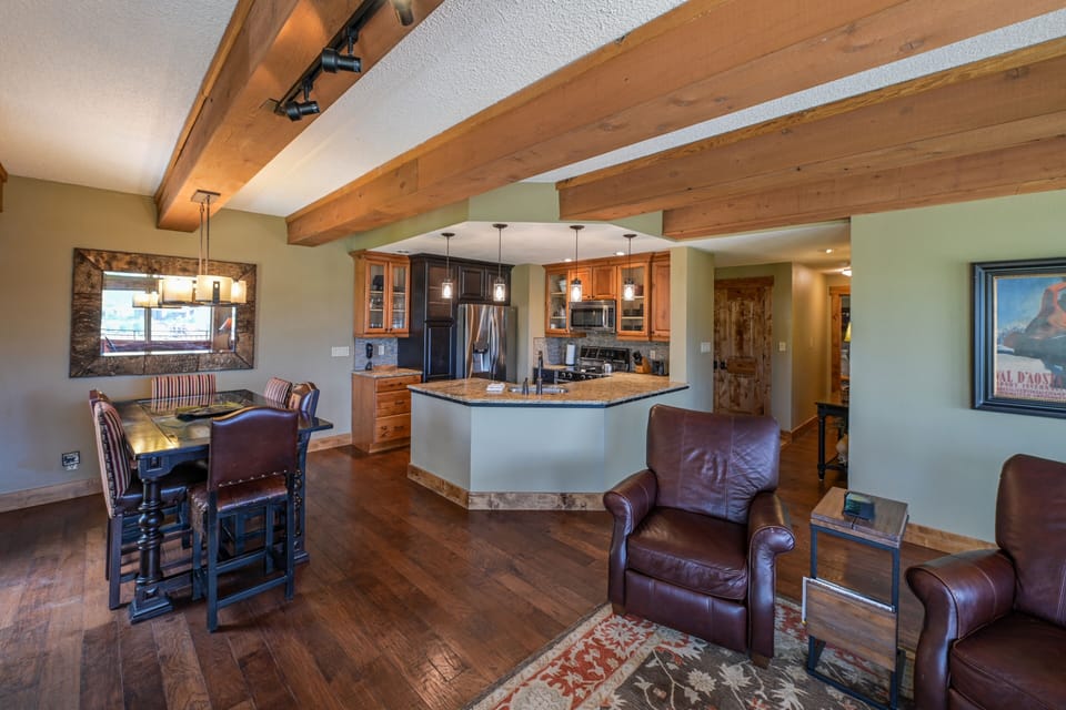 Furniture, Indoors, Living Room, Floor, Flooring
