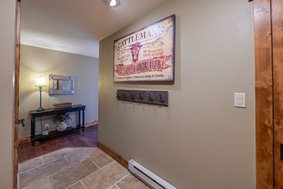Floor, Flooring, Indoors, Furniture, Living Room
