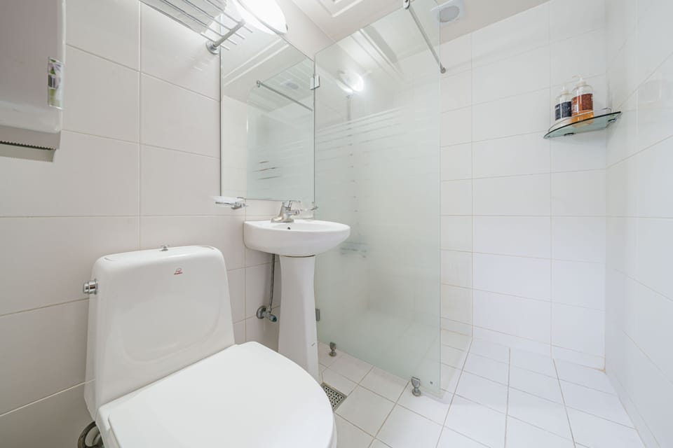 Standard Double Room (Check-in unavailable after midnight, please notify check-in time in advance) | Free WiFi