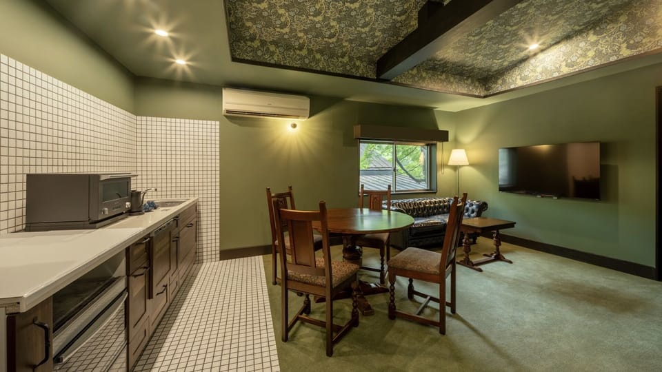 Kitchen Suite, Non Smoking | Private kitchen | Electric kettle