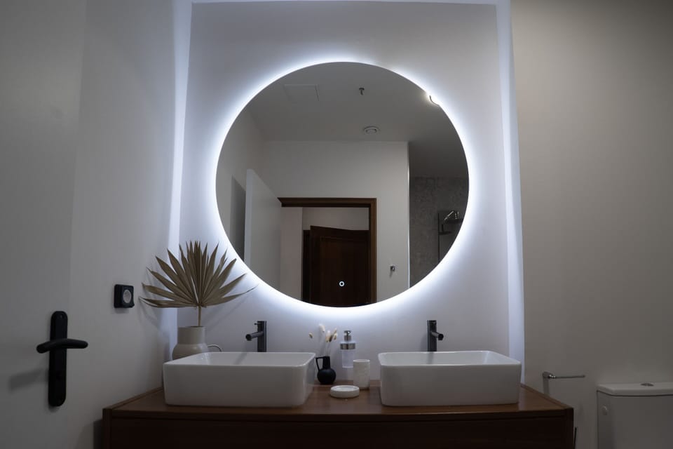 Exclusive Double Room, Hot Tub | Bathroom | Free toiletries, hair dryer