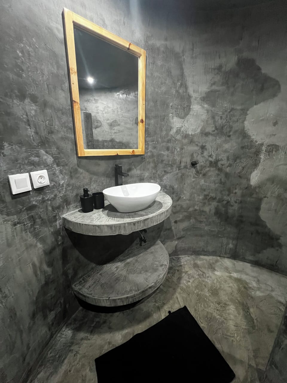 Double or Twin Room | Bathroom | Shower, towels