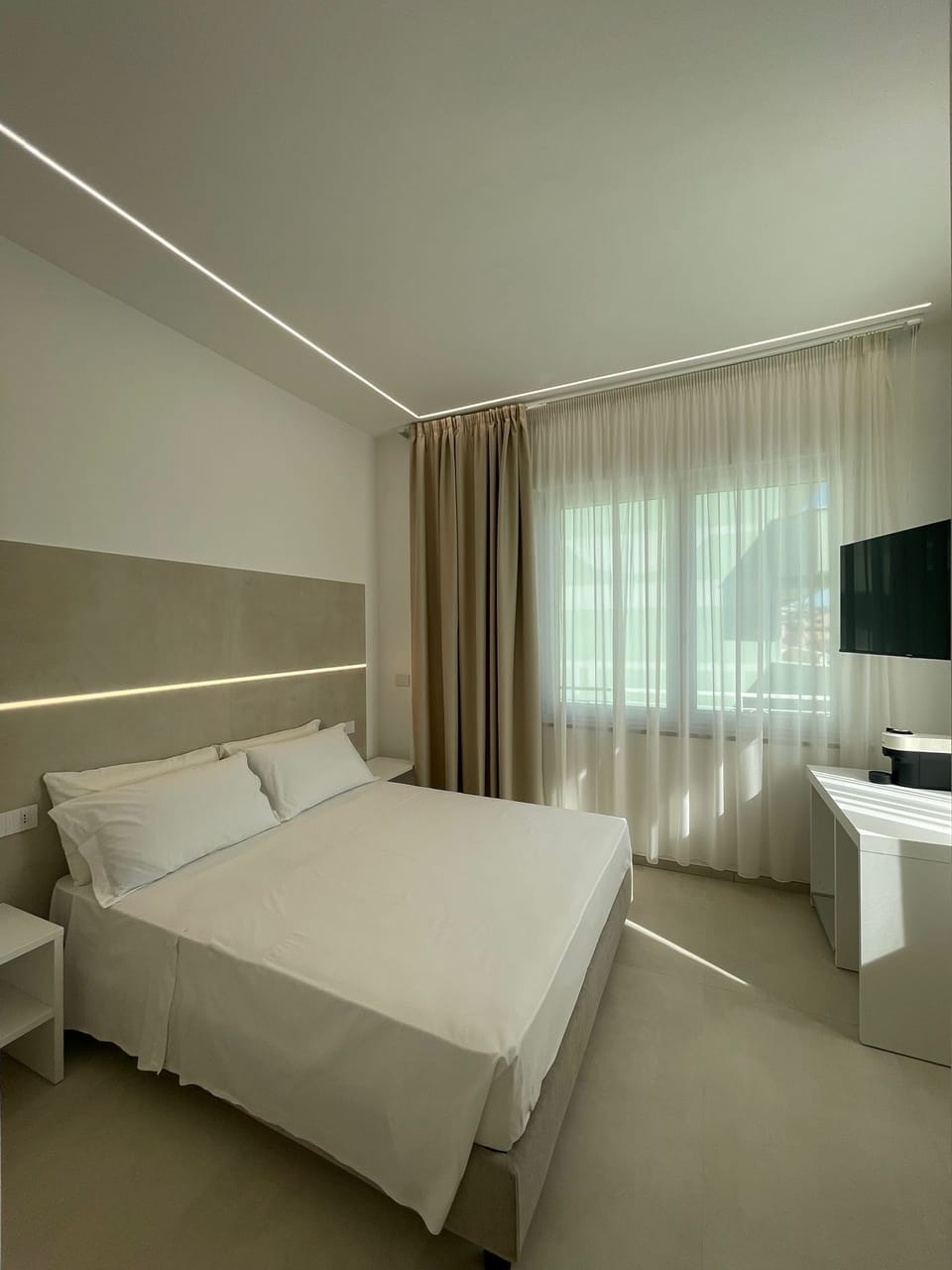 Exclusive Room | 3 bedrooms, hypo-allergenic bedding, down comforters, memory foam beds