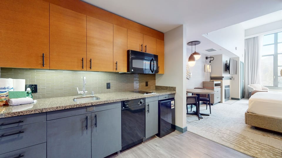 Indoors, Desk, Furniture, Microwave, Oven