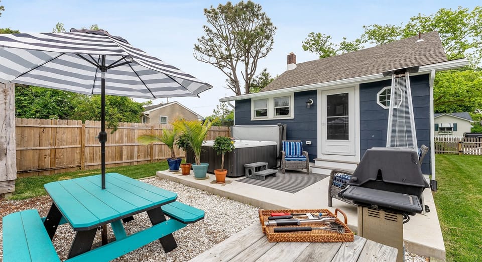 Private outdoor lounge area with dinning table, grill and fully fenced yard.