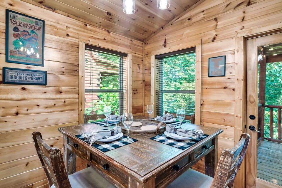Dining for four people. 