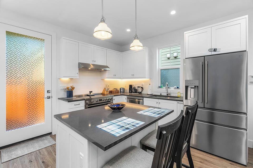 Classic Apartment | Private kitchen | Coffee/tea maker, fridge, oven, dishwasher