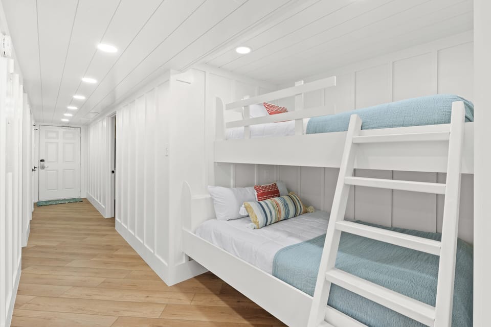 Twin/Full Size Bunk Bed