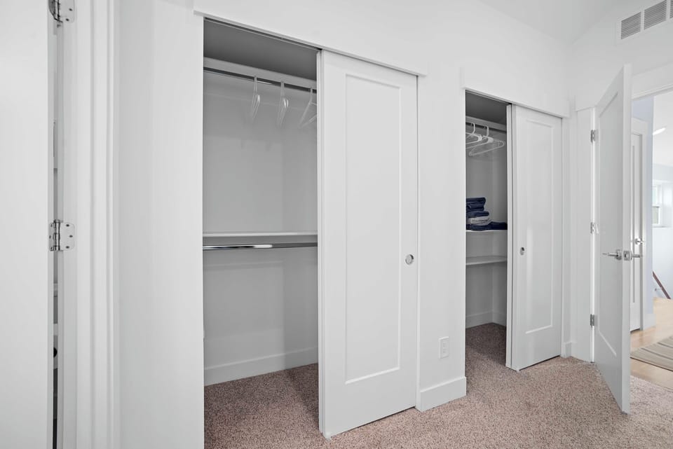 Bedroom primary suite