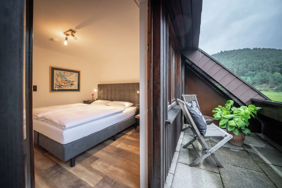 Deluxe Double Room, 1 King Bed | Individually decorated, individually furnished, free WiFi, bed sheets