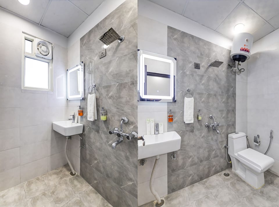 Deluxe Room | Bathroom | Shower, slippers, toilet paper