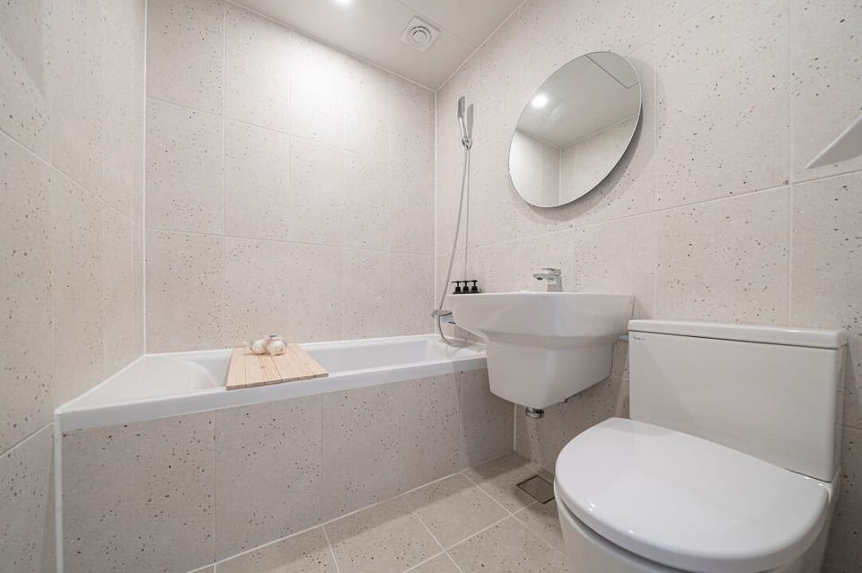 Standard | Bathroom | Hair dryer, towels, shampoo, toilet paper