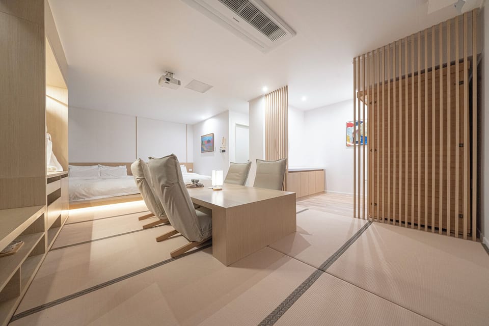 Party & Tatami | Premium bedding, soundproofing, free WiFi, bed sheets