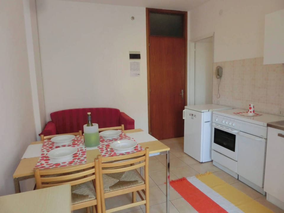 Apartment, 1 Bedroom, Balcony | Dining room