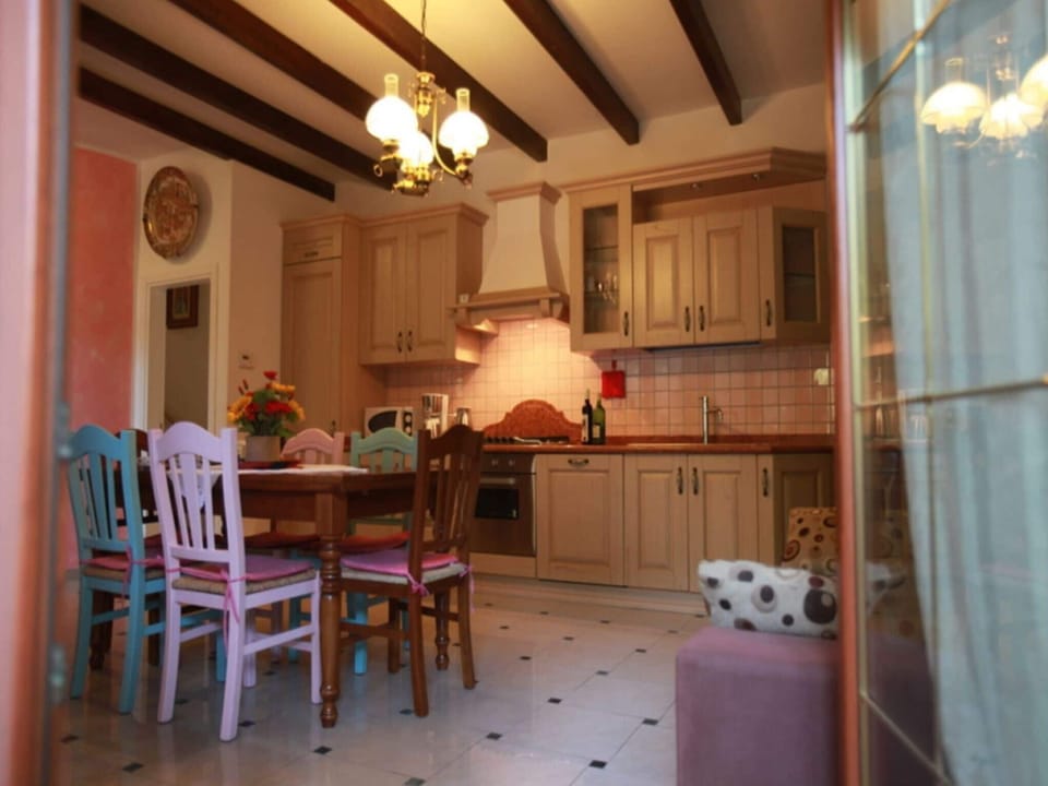 Villa, 2 Bedrooms, Balcony, Garden View | Dining room