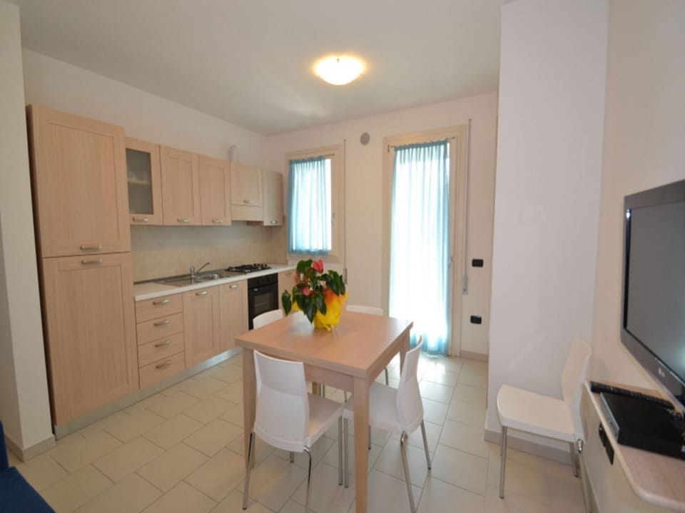 Apartment, 2 Bedrooms, Balcony, City View | Interior