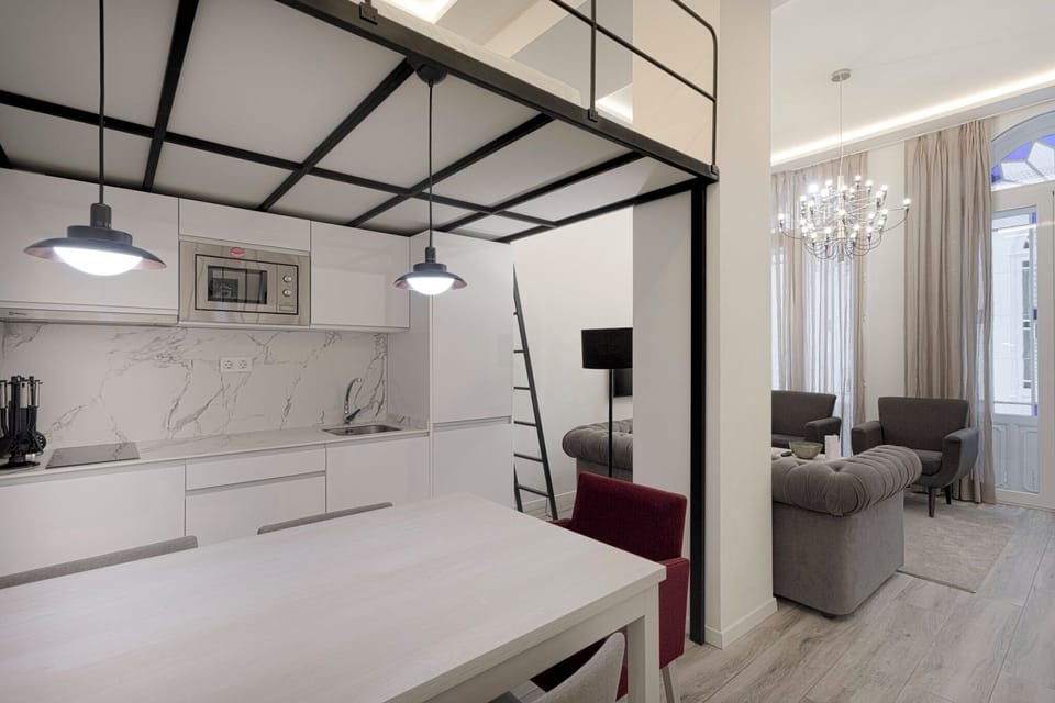 Premier Room | Private kitchen | Fridge, microwave, electric kettle, toaster