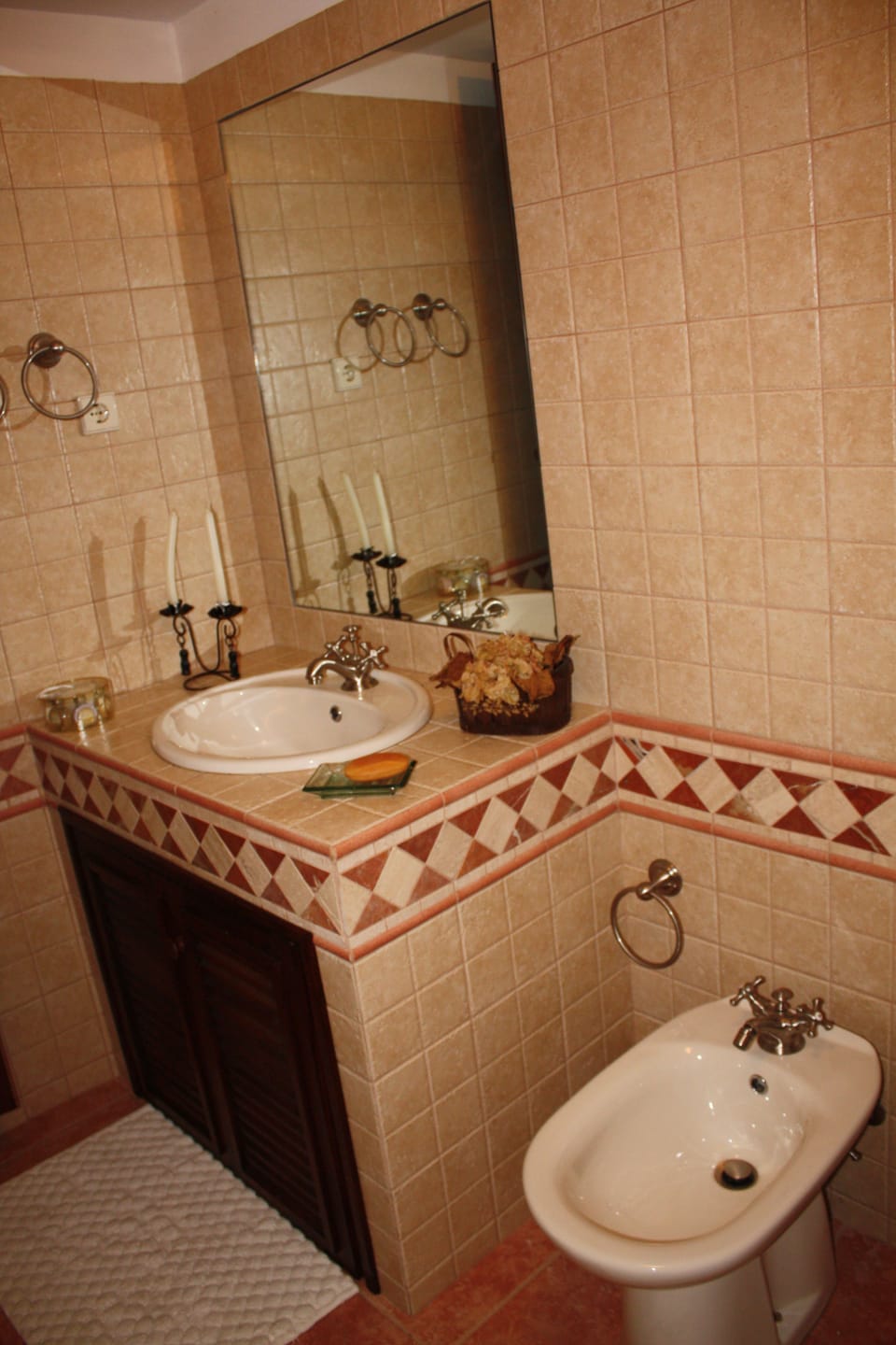 Double Room | Bathroom | Free toiletries, hair dryer