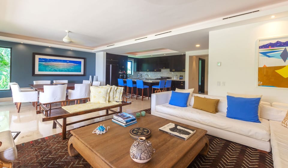 Basic Condo | Living area
