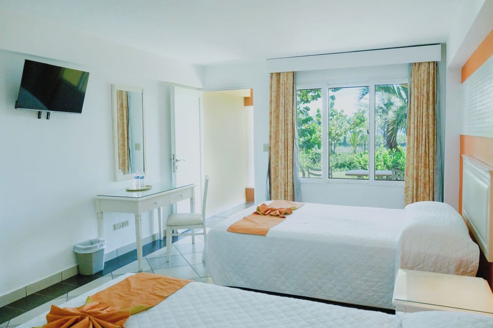 Ocean Front 2 Queen Bed with Terrace | Desk, blackout drapes, free cribs/infant beds, free WiFi